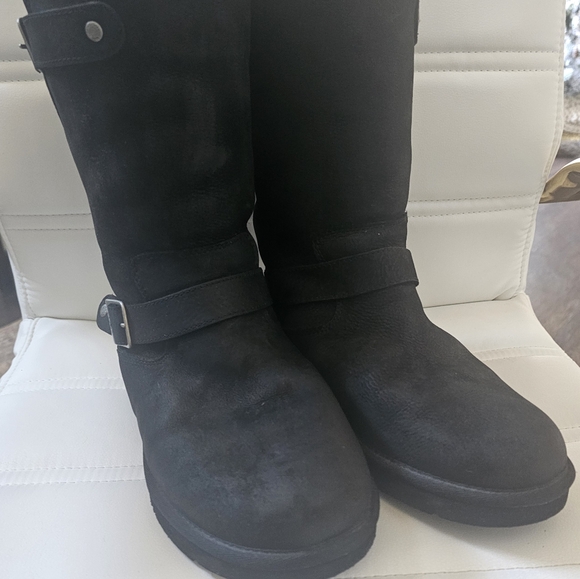 UGG SUTTER WATER RESISTANT LEATHER MOTO BOOTS. BLACK  SIZE 10. - Picture 2 of 7